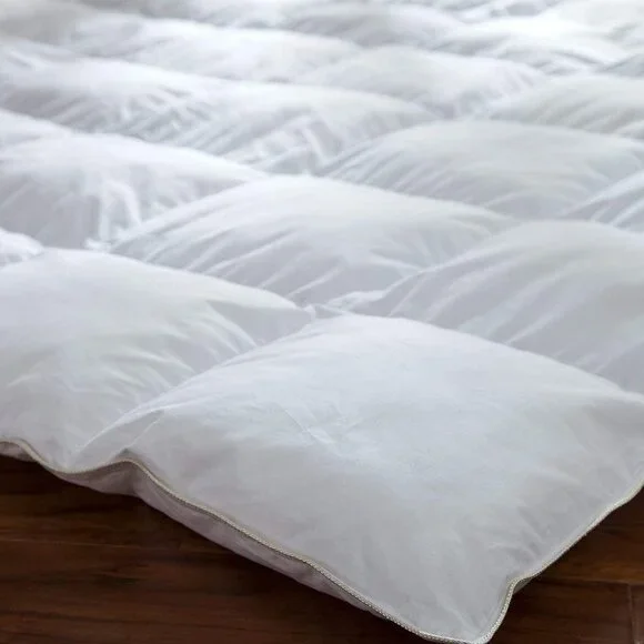 Luxurious 600-Thread-Count Egyptian Cotton Goose Down Comforter - 108 x 98 IN